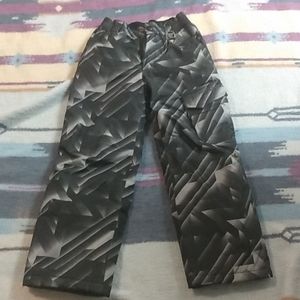 Size medium boys snow pants, black and gray size medium large right side pocket